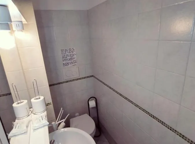 卡斯佩泽尔酒店 *